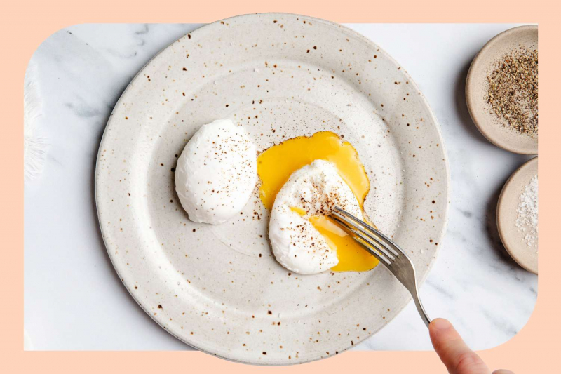 A Simple Trick for Foolproof Poached Eggs