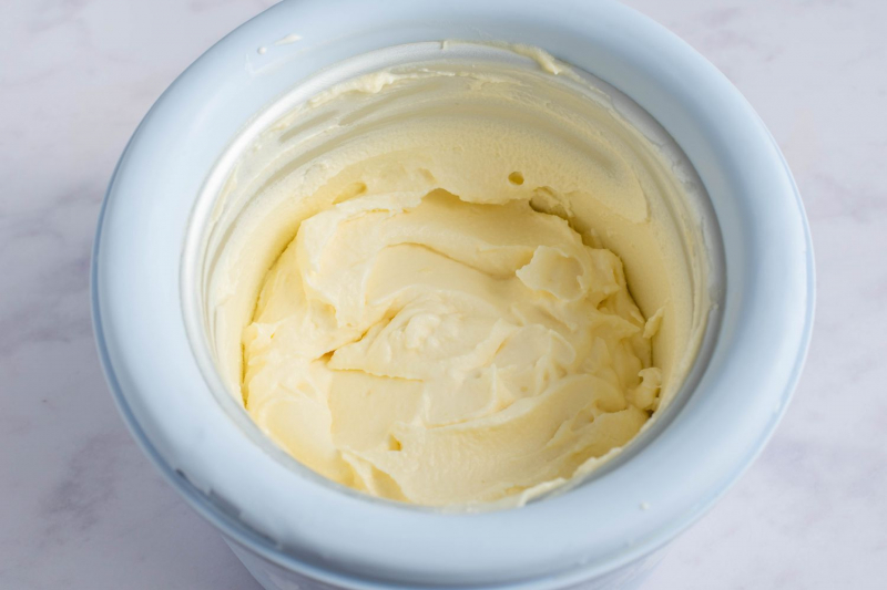 Easy Vanilla Ice Cream Recipe (No Cook!)