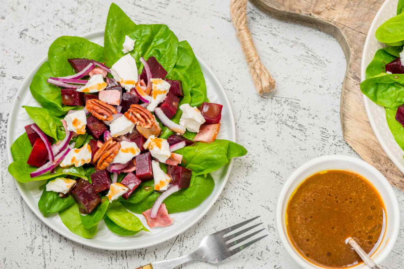 Beet Salad With Spinach and Honey Balsamic Vinaigrette