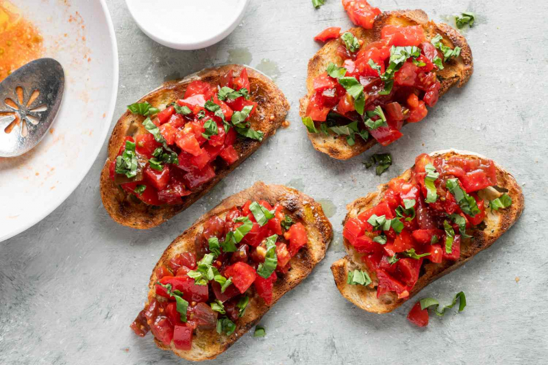 How to Make Classic Tomato Bruschetta