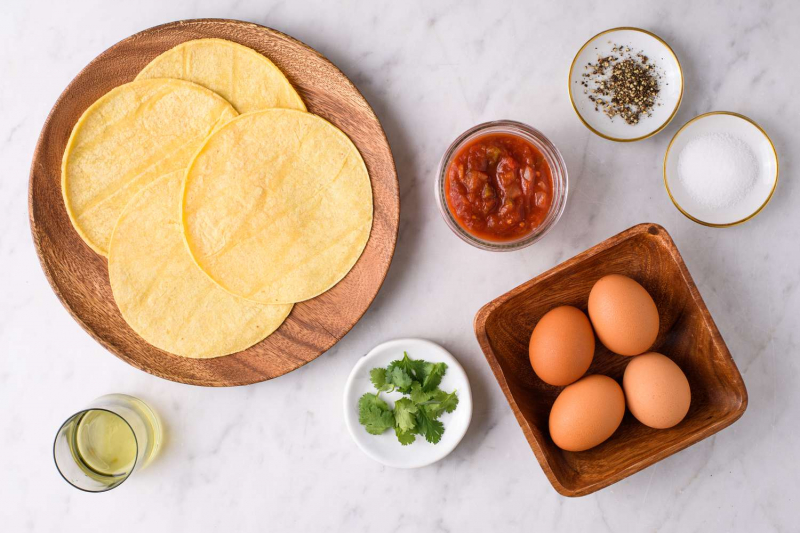 Huevos Rancheros (Eggs With Ranchera Sauce)