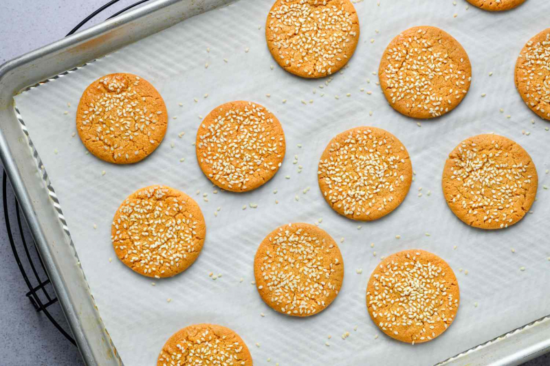 Peanut Butter & Jelly Cookie Sandos