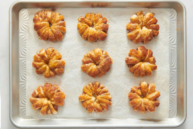 Apple Puff Pastry "Doughnuts"